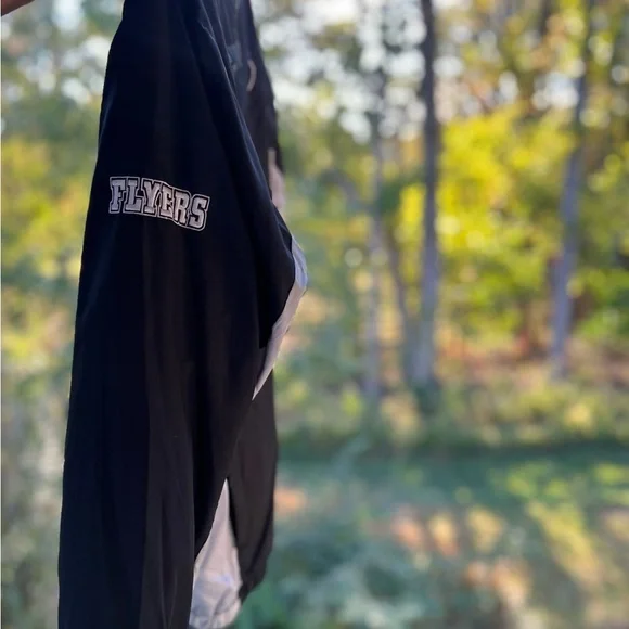 Youth (18/20) XL PHILADELPHIA FLYERS Black and Gray Jacket - Picture 6 of 7